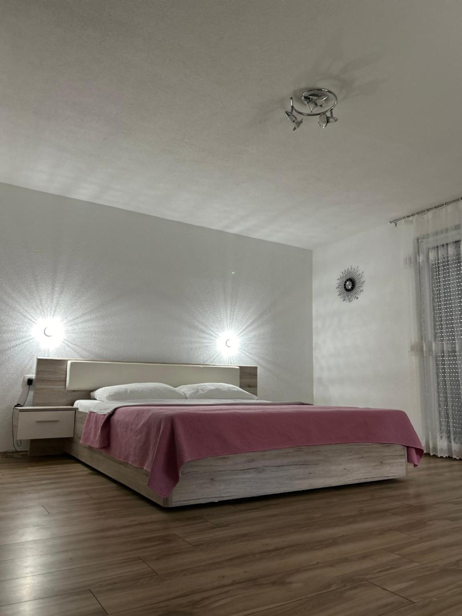 Apartments And Rooms Krizmanic سوملجاناك المظهر الخارجي الصورة