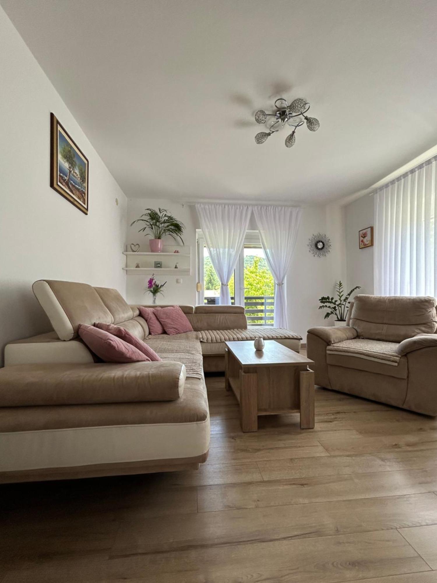 Apartments And Rooms Krizmanic سوملجاناك المظهر الخارجي الصورة