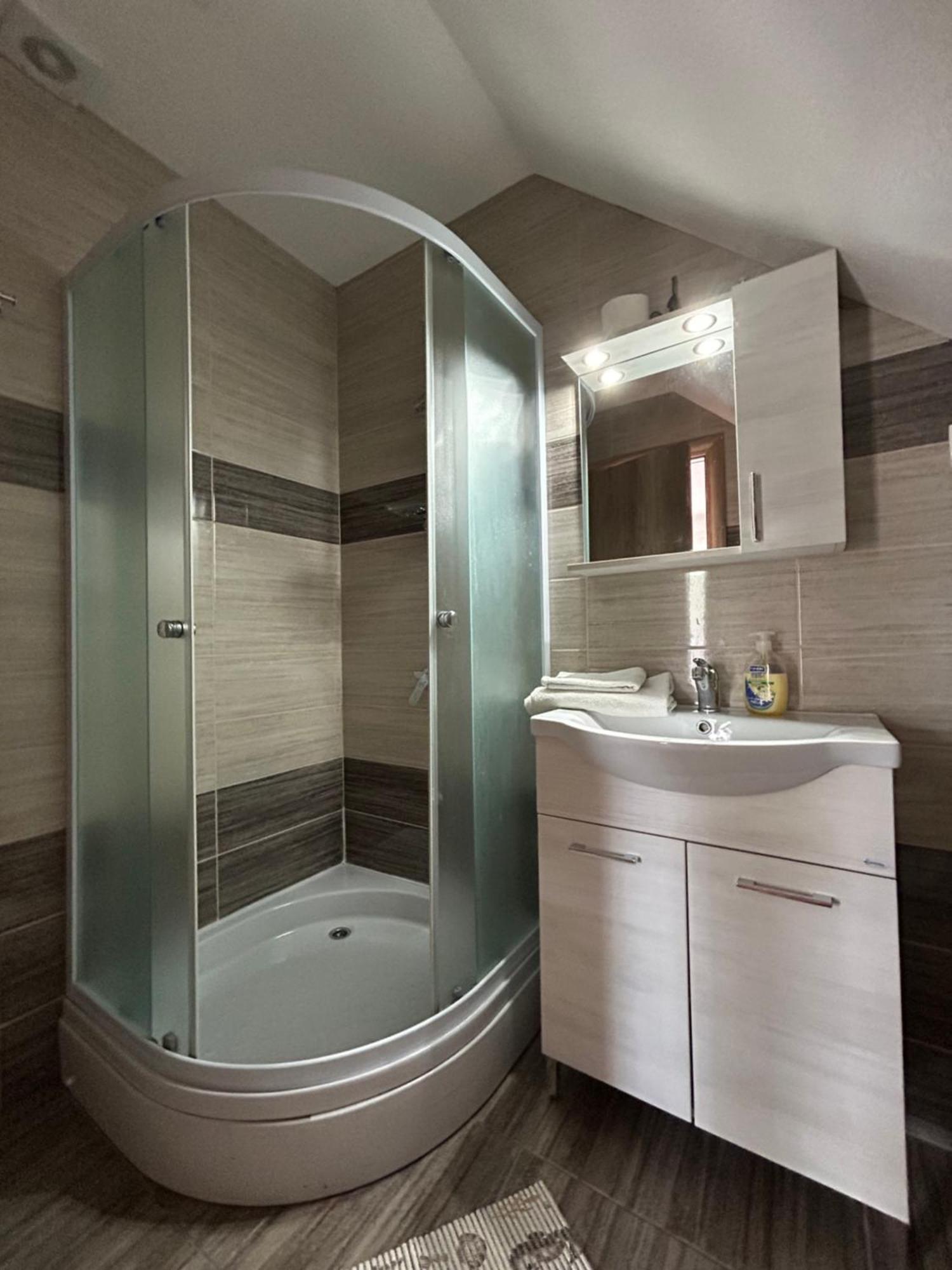 Apartments And Rooms Krizmanic سوملجاناك المظهر الخارجي الصورة